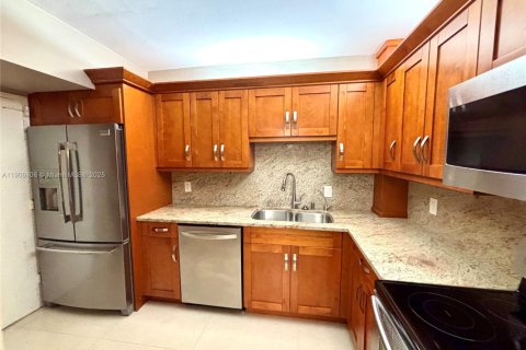 Купить кондоминиум в Холливуд, Флорида 2 спальни, 105.17м2, № 1965834 - фото 7