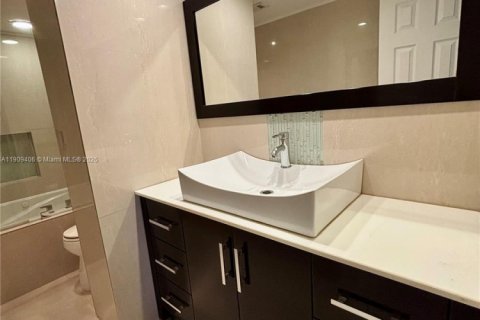 Купить кондоминиум в Холливуд, Флорида 2 спальни, 105.17м2, № 1965834 - фото 15