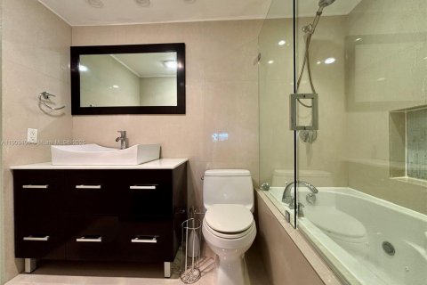 Купить кондоминиум в Холливуд, Флорида 2 спальни, 105.17м2, № 1965834 - фото 12