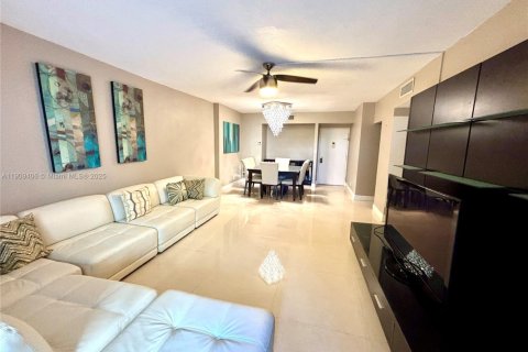 Купить кондоминиум в Холливуд, Флорида 2 спальни, 105.17м2, № 1965834 - фото 3