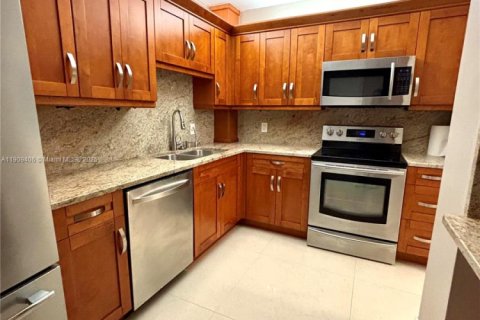 Купить кондоминиум в Холливуд, Флорида 2 спальни, 105.17м2, № 1965834 - фото 8