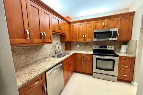 Купить кондоминиум в Холливуд, Флорида 2 спальни, 105.17м2, № 1965834 - фото 6