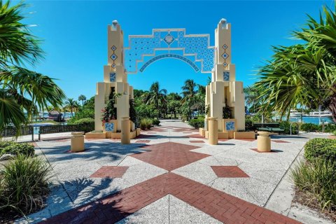 Condominio en alquiler en Sarasota, Florida, 2 dormitorios, 97.64 m2 № 1771328 - foto 24