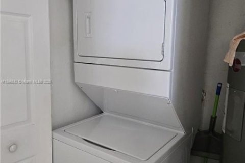 Adosado en venta en Hialeah, Florida, 3 dormitorios, 123.37 m2 № 1948693 - foto 17