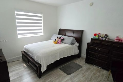 Adosado en venta en Hialeah, Florida, 3 dormitorios, 123.37 m2 № 1948693 - foto 26