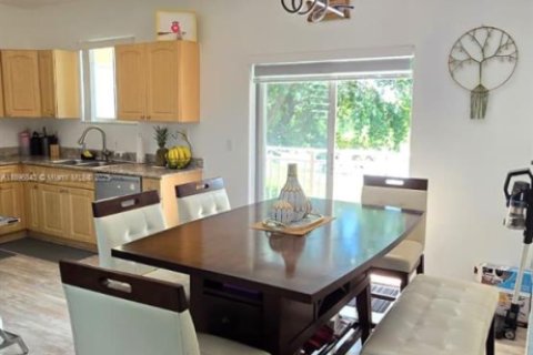 Adosado en venta en Hialeah, Florida, 3 dormitorios, 123.37 m2 № 1948693 - foto 8