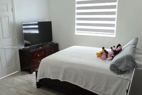 Adosado en venta en Hialeah, Florida, 3 dormitorios, 123.37 m2 № 1948693 - foto 27