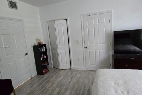 Adosado en venta en Hialeah, Florida, 3 dormitorios, 123.37 m2 № 1948693 - foto 23