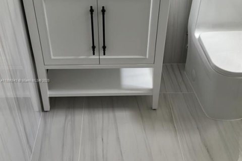 Adosado en venta en Hialeah, Florida, 3 dormitorios, 123.37 m2 № 1948693 - foto 29