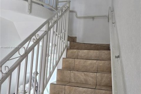 Adosado en venta en Hialeah, Florida, 3 dormitorios, 123.37 m2 № 1948693 - foto 20