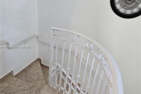 Adosado en venta en Hialeah, Florida, 3 dormitorios, 123.37 m2 № 1948693 - foto 21