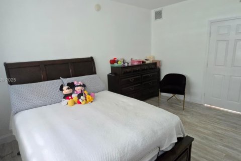 Adosado en venta en Hialeah, Florida, 3 dormitorios, 123.37 m2 № 1948693 - foto 25