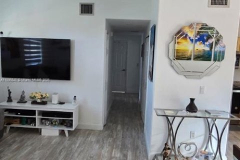 Adosado en venta en Hialeah, Florida, 3 dormitorios, 123.37 m2 № 1948693 - foto 16