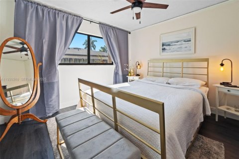 House in Weston, Florida 4 bedrooms, 226.68 sq.m. № 1989939 - photo 18