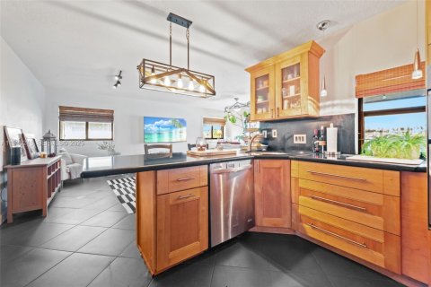 House in Weston, Florida 4 bedrooms, 226.68 sq.m. № 1989939 - photo 12