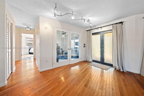 House in Weston, Florida 4 bedrooms, 226.68 sq.m. № 1989939 - photo 5