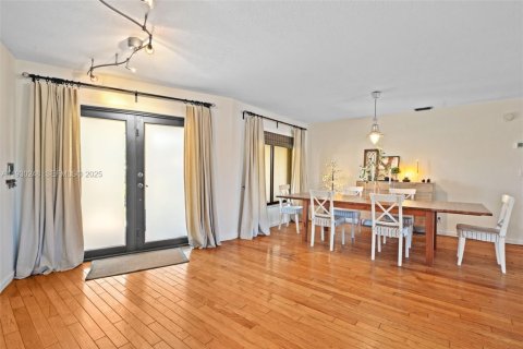 House in Weston, Florida 4 bedrooms, 226.68 sq.m. № 1989939 - photo 7