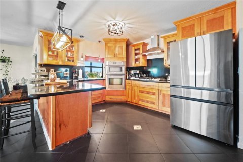 House in Weston, Florida 4 bedrooms, 226.68 sq.m. № 1989939 - photo 11