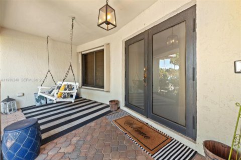 House in Weston, Florida 4 bedrooms, 226.68 sq.m. № 1989939 - photo 4