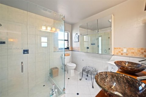 House in Weston, Florida 4 bedrooms, 226.68 sq.m. № 1989939 - photo 16