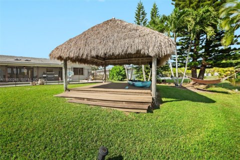 House in Weston, Florida 4 bedrooms, 226.68 sq.m. № 1989939 - photo 28