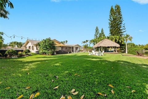 House in Weston, Florida 4 bedrooms, 226.68 sq.m. № 1989939 - photo 30