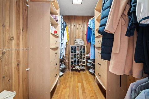 House in Weston, Florida 4 bedrooms, 226.68 sq.m. № 1989939 - photo 17