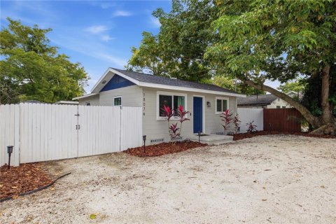 Immobilier commercial à vendre à Clearwater, Floride: 111.67 m2 № 2432711 - photo 2