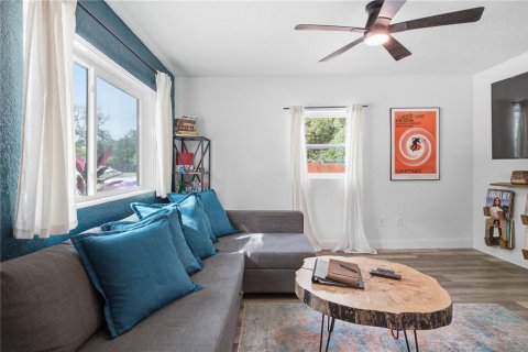 Immobilier commercial à vendre à Clearwater, Floride: 111.67 m2 № 2432711 - photo 8