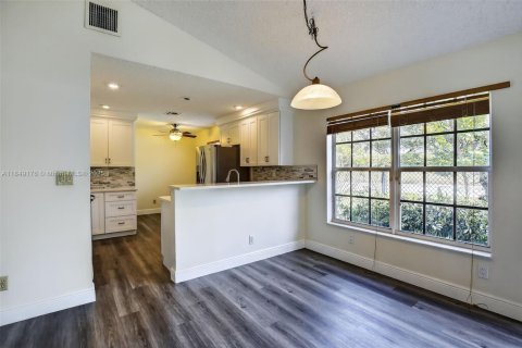 House in Davie, Florida 3 bedrooms, 128.39 sq.m. № 1854915 - photo 12