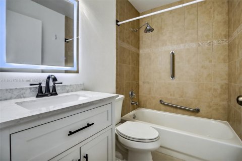 House in Davie, Florida 3 bedrooms, 128.39 sq.m. № 1854915 - photo 24