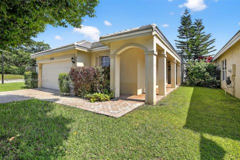 House in Davie, Florida 3 bedrooms, 128.39 sq.m. № 1854915 - photo 4