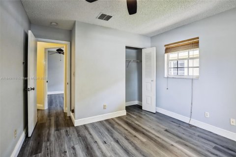 House in Davie, Florida 3 bedrooms, 128.39 sq.m. № 1854915 - photo 27
