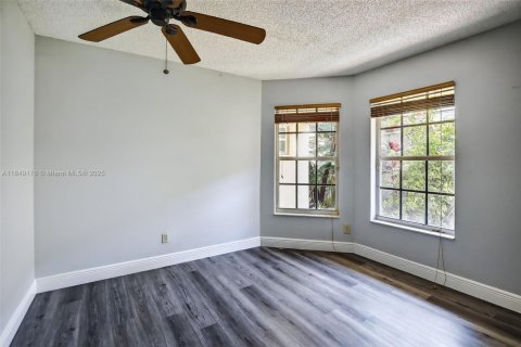 House in Davie, Florida 3 bedrooms, 128.39 sq.m. № 1854915 - photo 28
