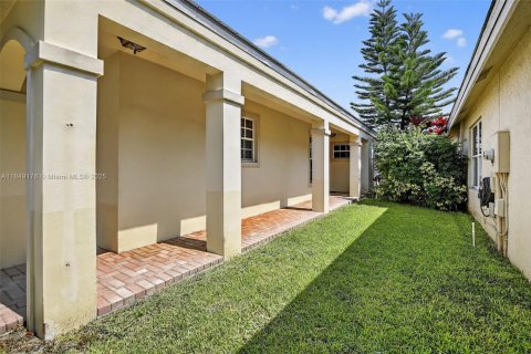 House in Davie, Florida 3 bedrooms, 128.39 sq.m. № 1854915 - photo 3
