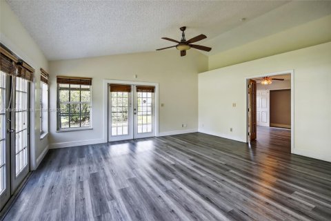 House in Davie, Florida 3 bedrooms, 128.39 sq.m. № 1854915 - photo 9