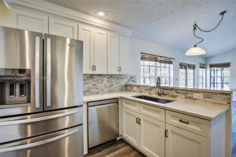 House in Davie, Florida 3 bedrooms, 128.39 sq.m. № 1854915 - photo 16