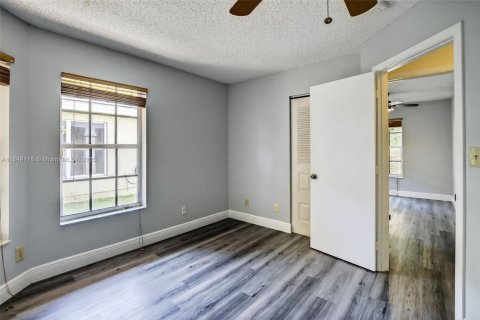 House in Davie, Florida 3 bedrooms, 128.39 sq.m. № 1854915 - photo 29