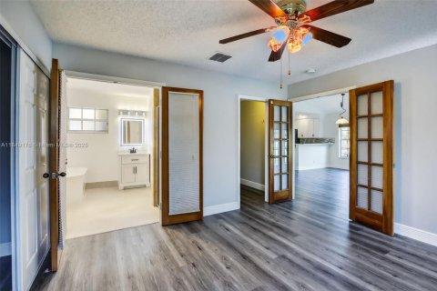 House in Davie, Florida 3 bedrooms, 128.39 sq.m. № 1854915 - photo 20