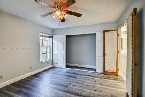 House in Davie, Florida 3 bedrooms, 128.39 sq.m. № 1854915 - photo 17