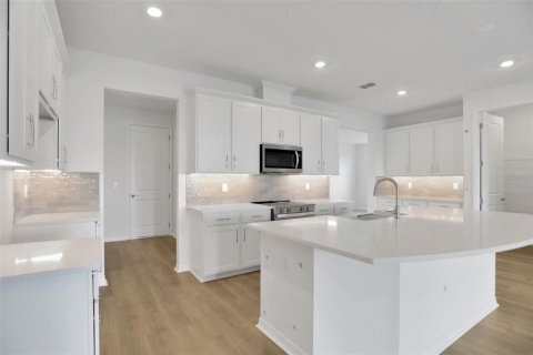 House in Parrish, Florida 4 bedrooms, 304.53 sq.m. № 2112107 - photo 13