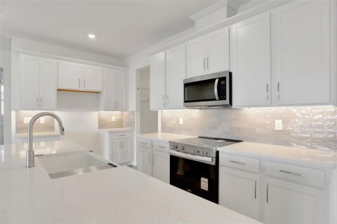 House in Parrish, Florida 4 bedrooms, 304.53 sq.m. № 2112107 - photo 12