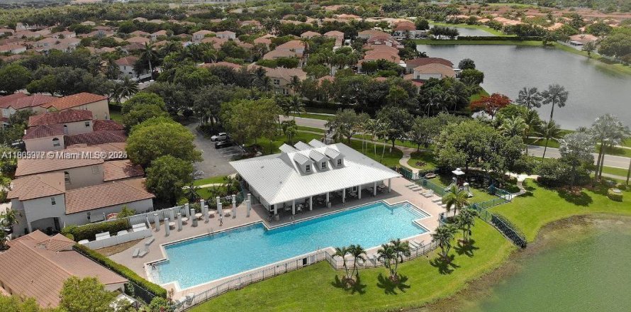 Townhouse in Homestead, Florida 3 bedrooms, 132.66 sq.m. № 1956840