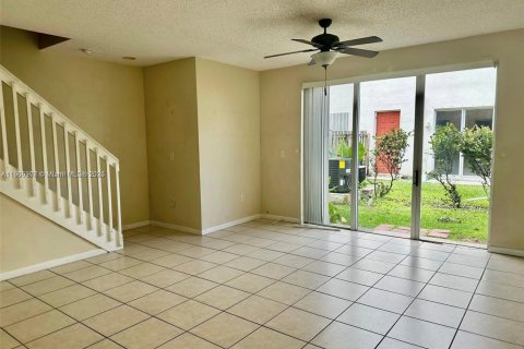Townhouse in Homestead, Florida 3 bedrooms, 132.66 sq.m. № 1956840 - photo 4