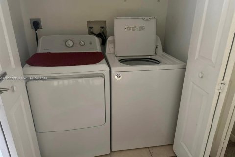 Townhouse in Homestead, Florida 3 bedrooms, 132.66 sq.m. № 1956840 - photo 8