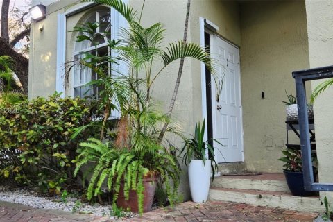 Condo in Miami, Florida, 1 bedroom  № 2034127 - photo 3