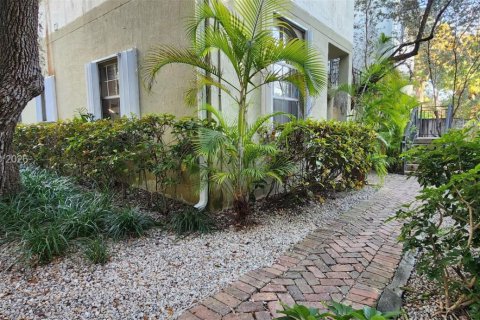 Condo in Miami, Florida, 1 bedroom  № 2034127 - photo 2
