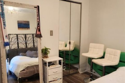 Condo in Miami, Florida, 1 bedroom  № 2034127 - photo 9