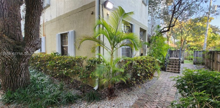 Condo in Miami, Florida, 1 bedroom  № 2034127