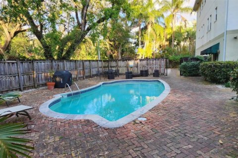 Condo in Miami, Florida, 1 bedroom  № 2034127 - photo 4